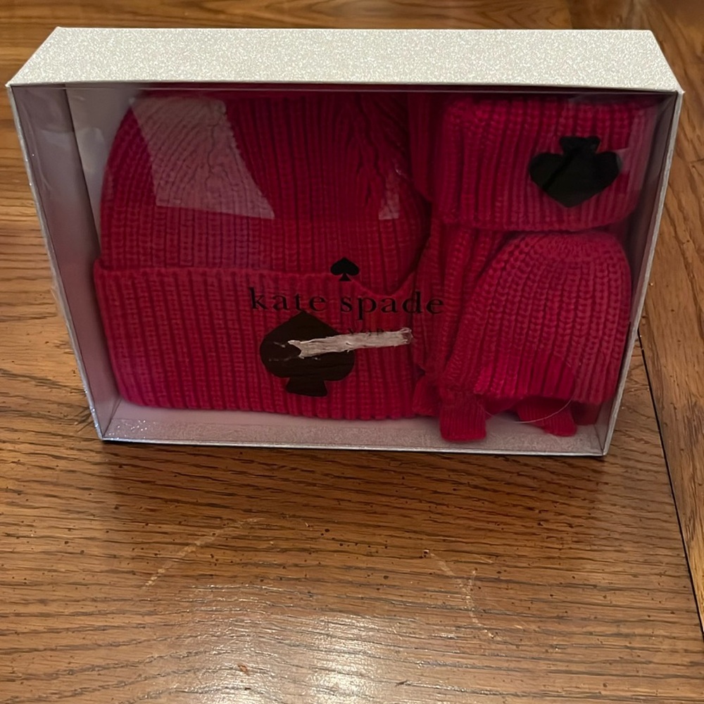 Kate Spade chenille patch hat and mitten set, NWOT